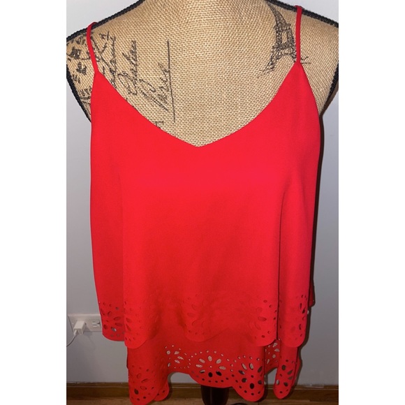 Red scallop tank top - Picture 2 of 4
